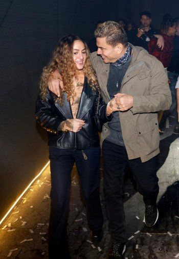 شاهد .. عمرو دياب يحيي حفل ناجح في الدوحة.. وإبنتها كنزي تشعل الأجواء