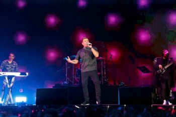 شاهد .. عمرو دياب يحيي حفل ناجح في الدوحة.. وإبنتها كنزي تشعل الأجواء