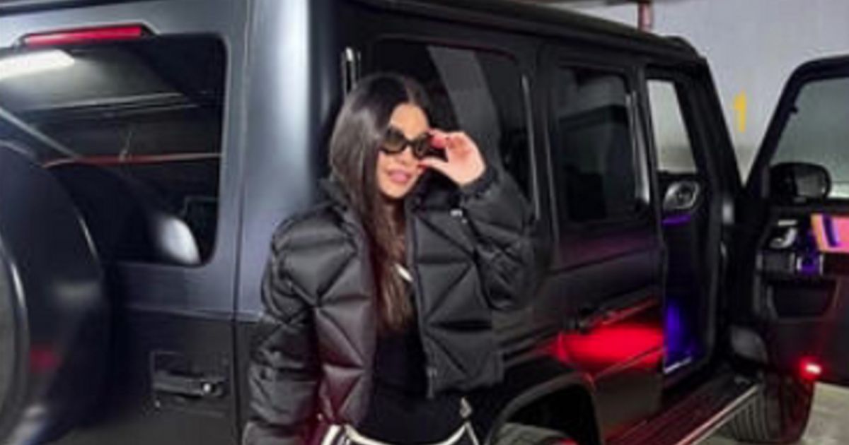 شاهد .. بالصور - تعرفوا على سعر ومواصفات سيارة هيفا وهبي الجديدة!