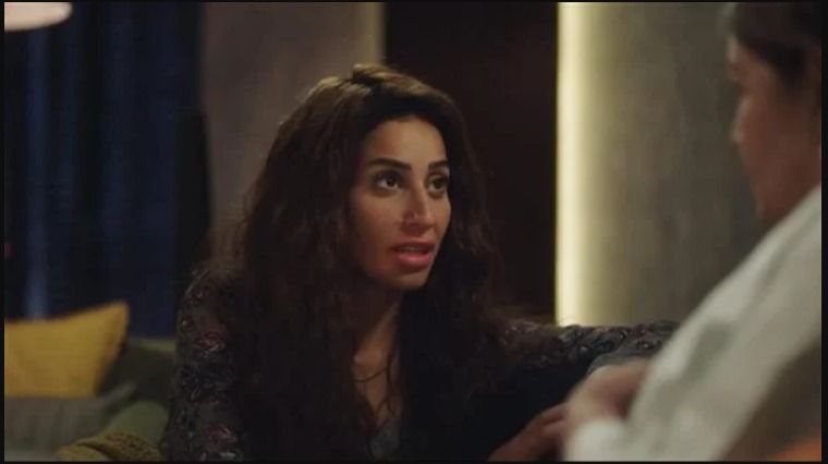 دينا الشربيني تقع تحت تهيديد عصابة مسلحة – إيه الحكاية