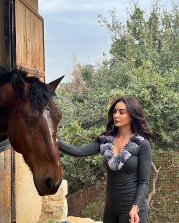 شاهد .. نور الغندور تستعرض فروسيتها بصور ملفتة