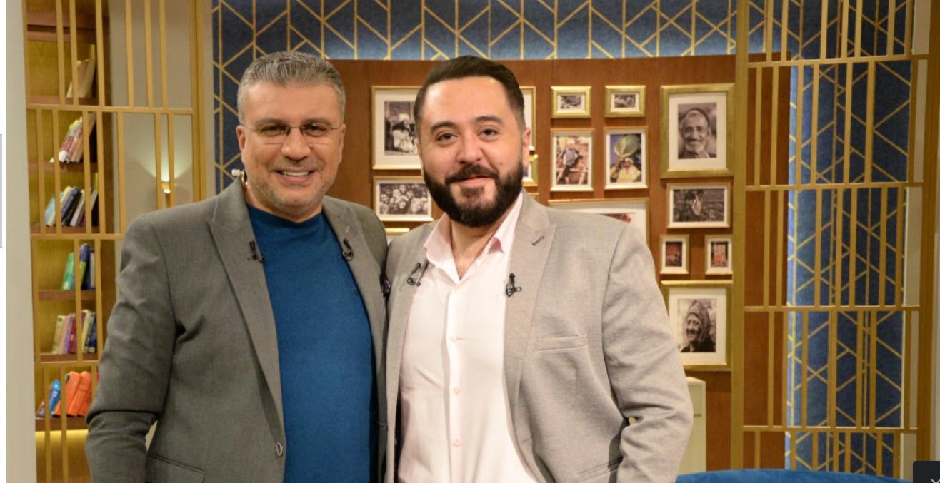 عمرو عبد العزيز : قلت لامي الزعيم ينتظرني في الشارع فاجابت ربنا يديك انت ” اهبل “