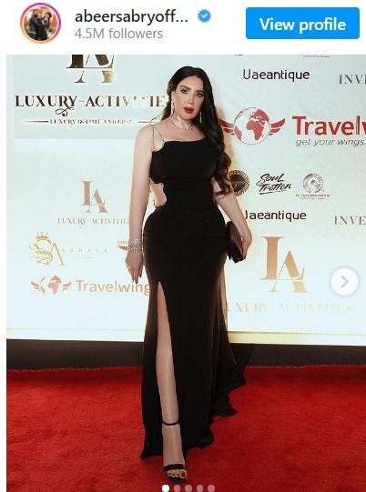 مفتوح من الجنبين .. عبير صبري بفستان أخر شياكة من دبي