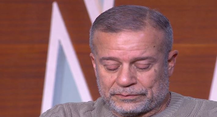 شريف منير يبكي على الهواء