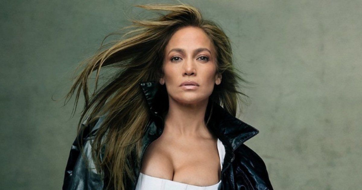 شاهد .. بالصور - جينيفر لوبيز ترتدي معطف من الفرو أثناء التسوق في لوس أنجلوس