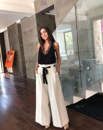 شاهد .. جولة في فيلا كارين رزق الله والديكور سيذهلكم في فترة الأعياد - بالصور