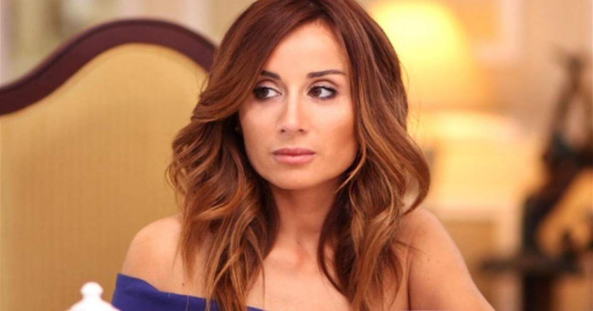 شاهد .. جولة في فيلا كارين رزق الله والديكور سيذهلكم في فترة الأعياد - بالصور