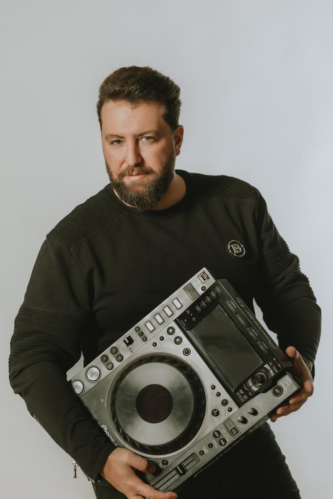 سيف غريبة يودع العام 2022 بتوليفة موسيقيّة مميزة