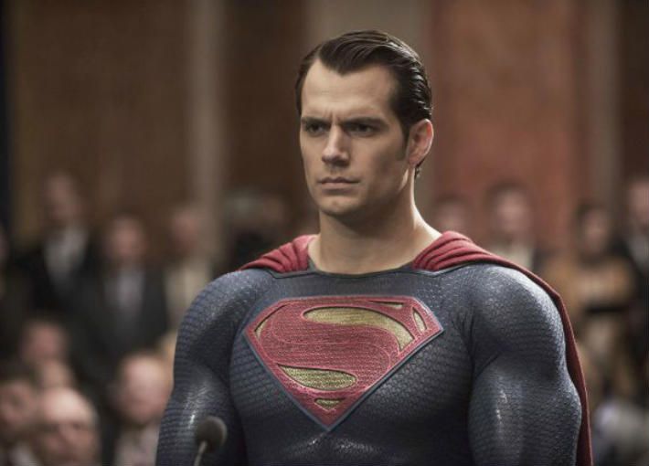 شركة DC تلغي فيلم “سوبرمان” الجديد لهنري كافيل