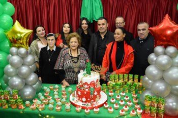 شاهد .. بالصور- دكتور أنطوني فاخوري يحتفل بعيد الميلاد مع فتيات "حضانة الطفل" في زحلة