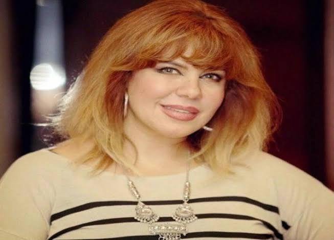 بالصور – خناقة قطط بهدلة الفنانة ” مني أش أش “