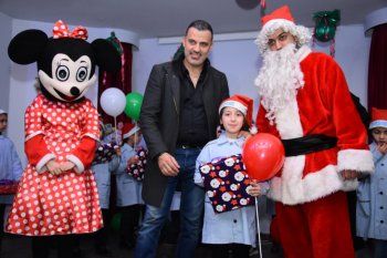 شاهد .. بالصور- دكتور أنطوني فاخوري يحتفل بعيد الميلاد مع فتيات "حضانة الطفل" في زحلة