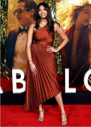 شاهد .. بالصورة - إطلالة ناتاليا براينت في العرض الأول لفيلم "Babylon"