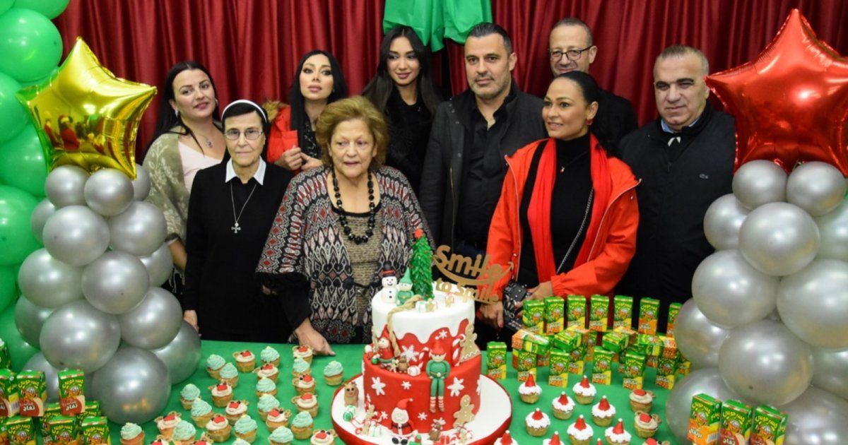 شاهد .. بالصور- دكتور أنطوني فاخوري يحتفل بعيد الميلاد مع فتيات "حضانة الطفل" في زحلة