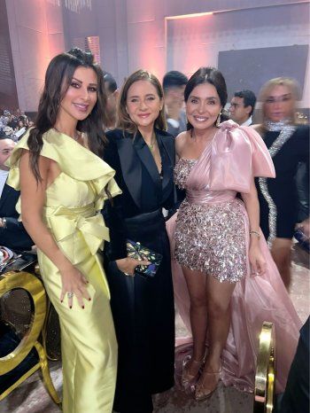 شاهد .. بالصور- كاتيا كعدي تتألق بإطلالتها من مهرجان دير غيست 2022