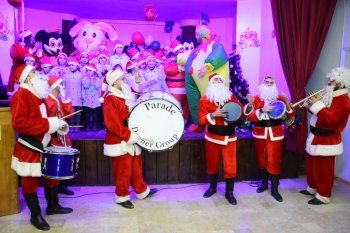 شاهد .. بالصور- دكتور أنطوني فاخوري يحتفل بعيد الميلاد مع فتيات "حضانة الطفل" في زحلة