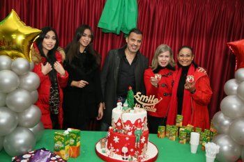 شاهد .. بالصور- دكتور أنطوني فاخوري يحتفل بعيد الميلاد مع فتيات "حضانة الطفل" في زحلة