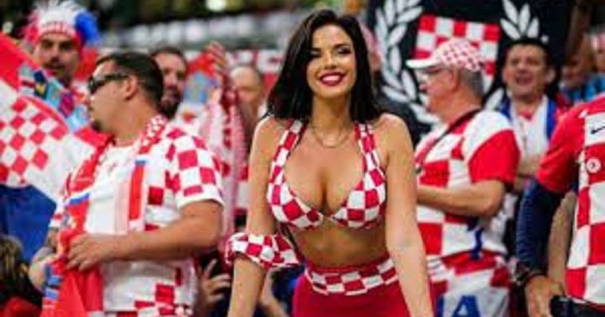 شاهد .. بالصورة - الساحرة ملكة جمال كرواتيا بإطلالة نارية خلال نهائي كأس العالم
