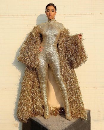 شاهد .. بلقيس تخطف الأنظار بإطلالة ذهبية في نهائي كأس العالم- بالصور والفيديو