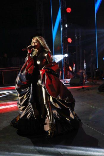 شاهد .. بالفيديو والصور- مايا دياب تتألق بحفل إستثنائي في قطر وتحيي ليلة رأس السنة على الـ MTV