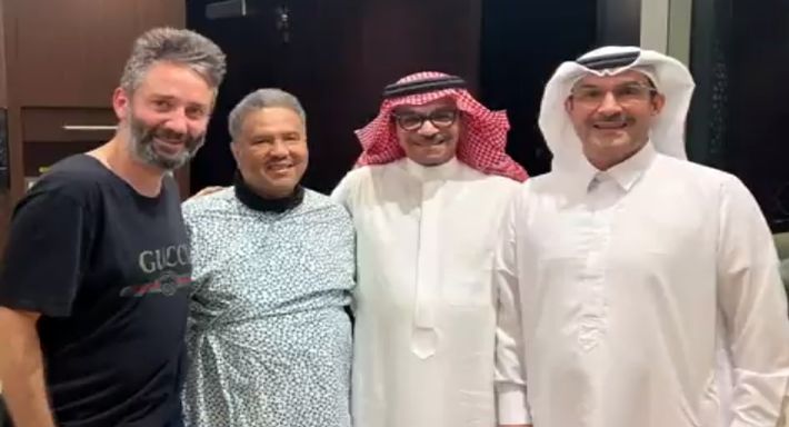 محمد عبده يدخل المستشفي في حالة صعبة