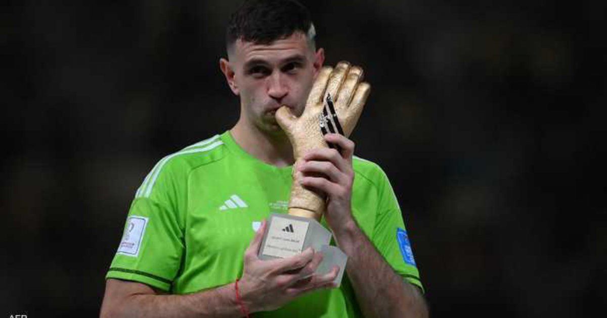 شاهد .. تعرفوا على سبب قيام حارس الأرجنتين بـ "الحركة البذيئة" بعد التتويج