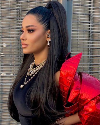 شاهد .. شاهدوا إطلالة رحمة رياض في حفل ختام كأس العالم.. هكذا بدت باللون الأحمر