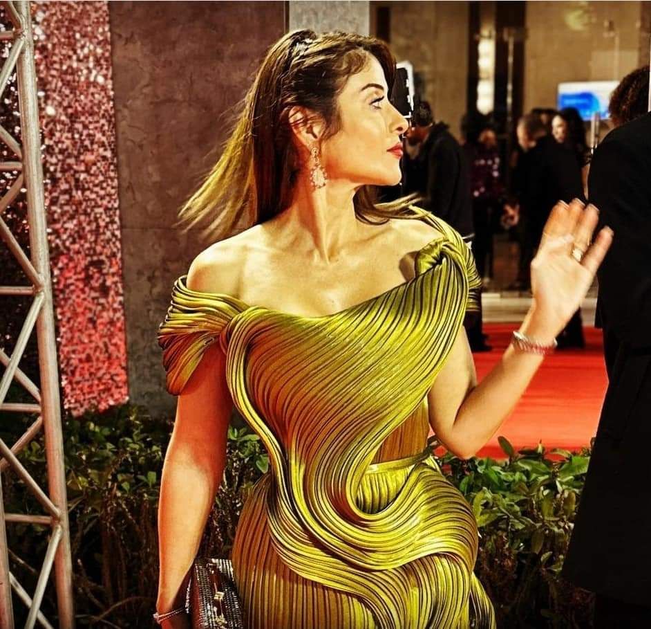 هيدي كرم وحش الصحراء بالفستان الجديد – شاهد