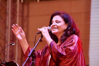 شاهد .. جاهدة وهبه تعيد الأمل للبنانيين في "بيروت ترنّم" - بالصور