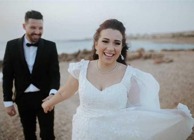 أسما شريف منير تكشف حقيقة عودتها لطليقها