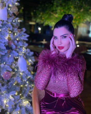 شاهد .. 4 إطلالات مثيرة لـ لاميتا فرنجية من أجواء الأعياد خطفت الأنفاس - بالصور