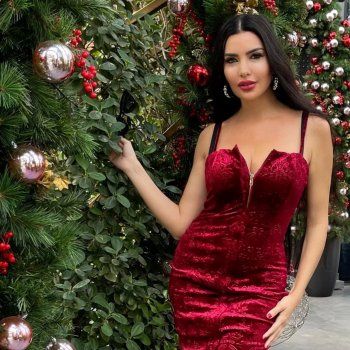 شاهد .. 4 إطلالات مثيرة لـ لاميتا فرنجية من أجواء الأعياد خطفت الأنفاس - بالصور