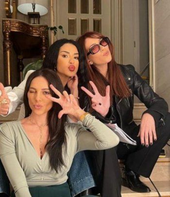 شاهد .. ساشا دحدوح تنضم لعائلة للموت 3 وماغي بو غصن وغيرها يهنئنها-بالصورة