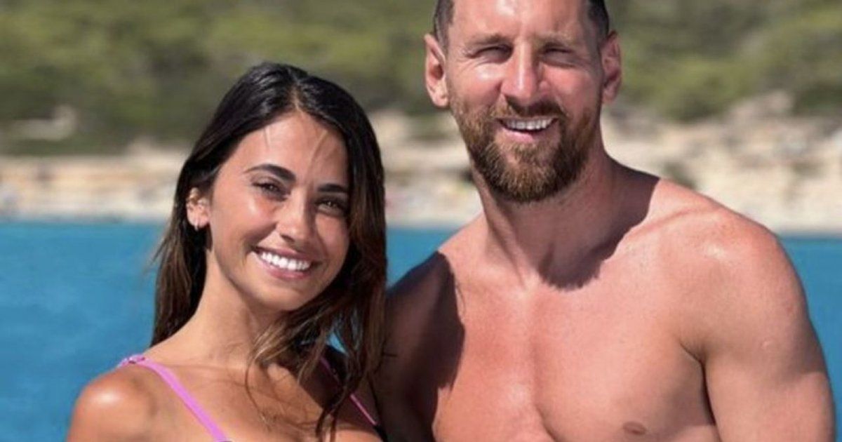 شاهد .. تفاصيل قصة الحب الأسطورية التي جمعت ليونيل ميسي وزوجته..هكذا تعرفا ولهذا السبب إنفصلا لفترة