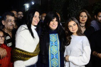 شاهد .. هكذا احتفلت سهير رمزي وأسرة مسلسل "أم البنات" بانطلاق التصوير-بالصور