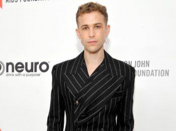 شاهد .. بالصور - نجم شهير تحول الى إمرأة..ارتبط برجل ثم اكتشف انه يحب النساء!