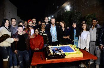 شاهد .. هكذا احتفلت سهير رمزي وأسرة مسلسل "أم البنات" بانطلاق التصوير-بالصور