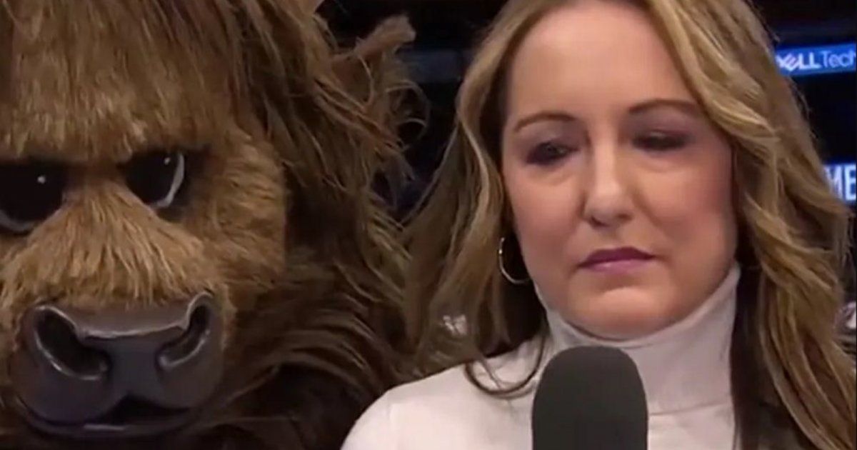 شاهد .. بالفيديو - مراسلة تلفزيونية في موقف مرعب... وردة فعلها تتصدر التريند