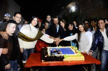 شاهد .. هكذا احتفلت سهير رمزي وأسرة مسلسل "أم البنات" بانطلاق التصوير-بالصور