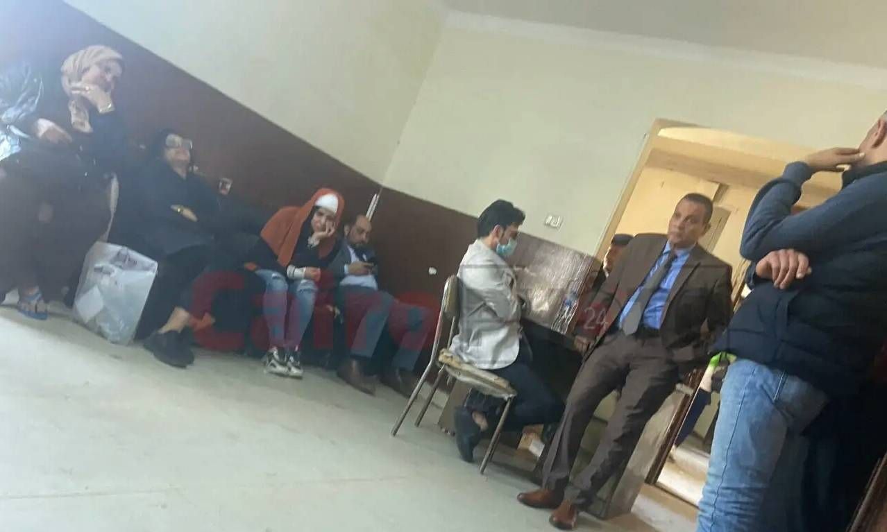 بالصور – الحسرة تسيطر علي سعد الصغير وزوجته برلنتي في النيابة