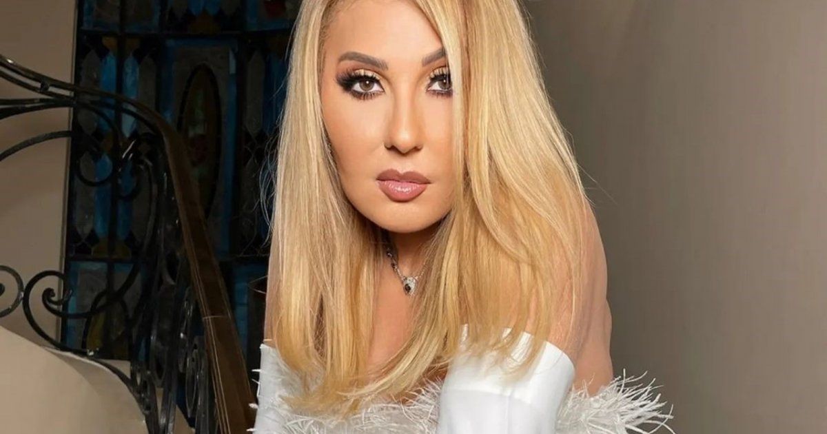 شاهد .. نادية الجندي تحدث بلبلة بإرتدائها كروب توب وتنورة ذو فتحة طويلة! - بالصور