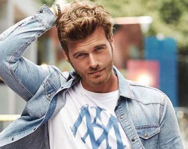 شاهد .. بالصورة - كيفانش تاتليتوغ يخطف قلوب المتابعين بعد ظهوره برفقة طفله الصغير