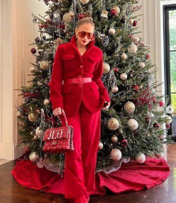 شاهد .. صور أشجار النجوم لعيد الميلاد ستذهلكم... كيم كارداشيان وضعت 8 وشجرة بريتني سبيرز الأجمل!