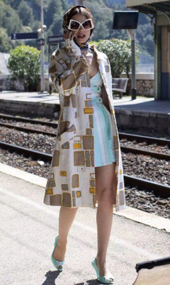 شاهد .. مع بداية جزء الثالث من "Emily in Paris" إليكم أجمل إطلالات ليلي كولينز