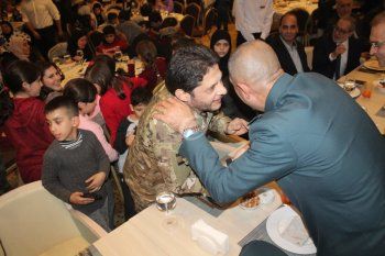 شاهد .. معين شريف يحيي حفل تكريمي لأطفال شهداء الجيش اللبناني