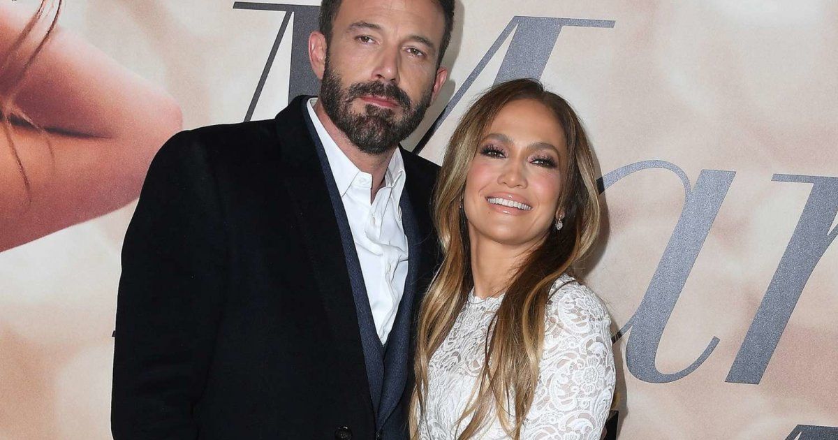 شاهد .. بالفيديو- ديو يجمع بن أفليك مع زوجته جنيفر لوبيز بمناسبة الاعياد