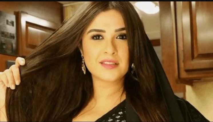 ياسمين عبد العزيز بإطلالة ضرب نار : وسع للبطل