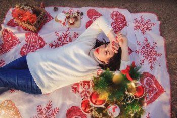 شاهد .. دارين حمزة بجلسة تصويرية على شواطئ المتوسط إحتفالا بعيد الميلاد المجيد