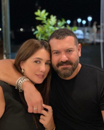 شاهد .. برمانسية بالغة.. هكذا إحتفلت كندة علوش بعيد ميلاد عمرو يوسف