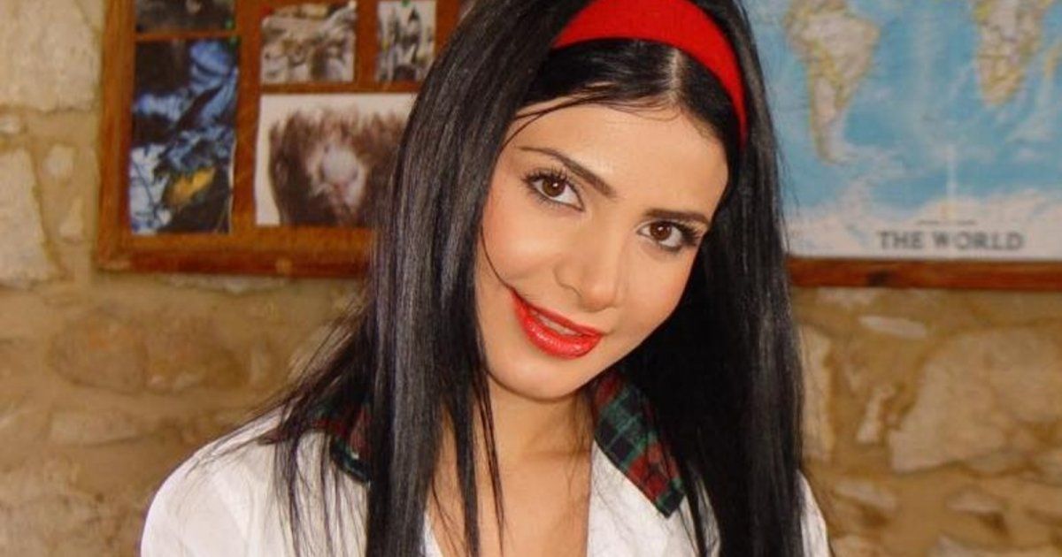 شاهد .. بعد غياب طويل.. ماريا بإطلالة جريئة باللون الأحمر